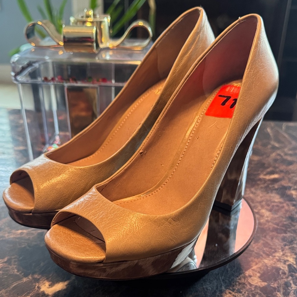 “SOLD” Vince Camuto Polona Leather Peep-Toe Giraffe Print Heels - Size 7.5B - Picture 3 of 9